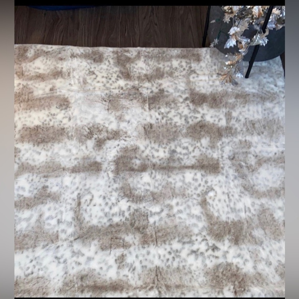 Throw blanket